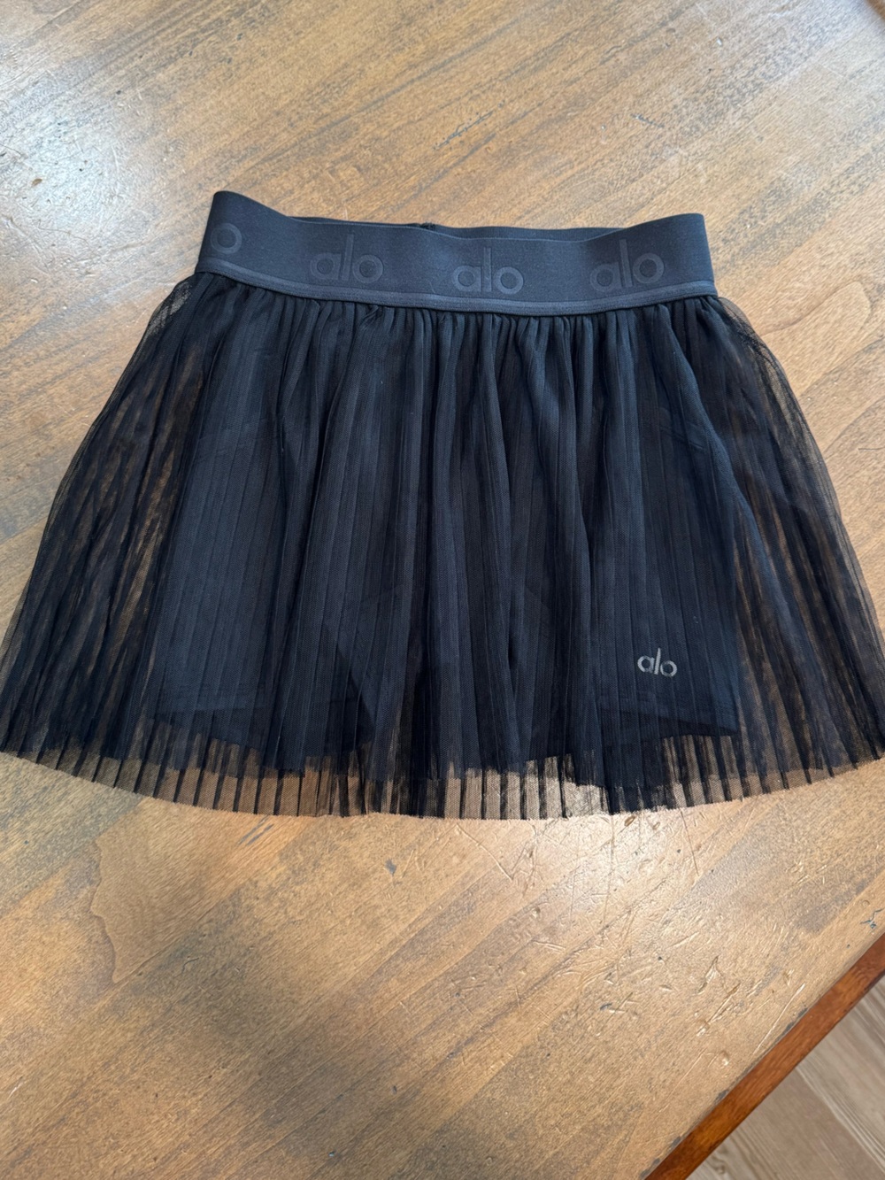 Alo Flirty Mesh Overlay Tennis Skort
Sizs XS - Picture 2 of 6
